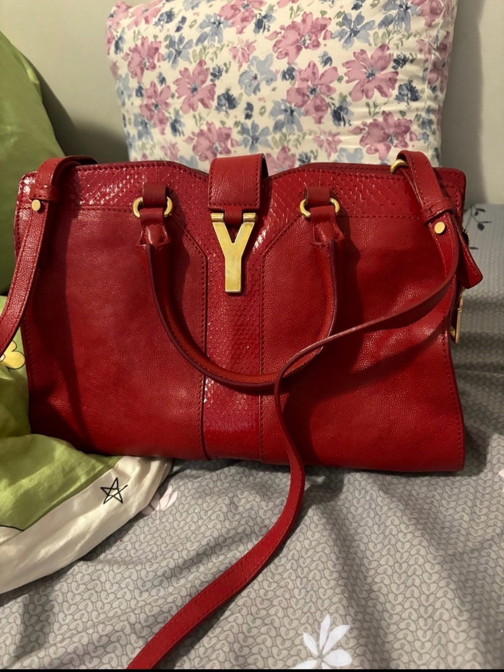 Yves Saint Laurent small classic Y purse